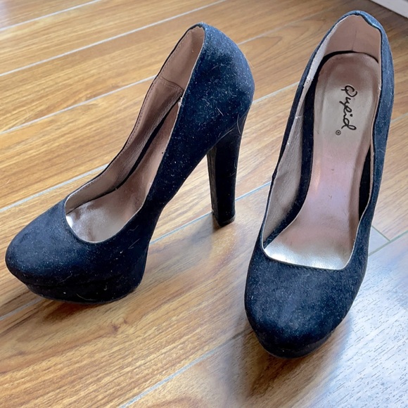 Black heels - Picture 1 of 4